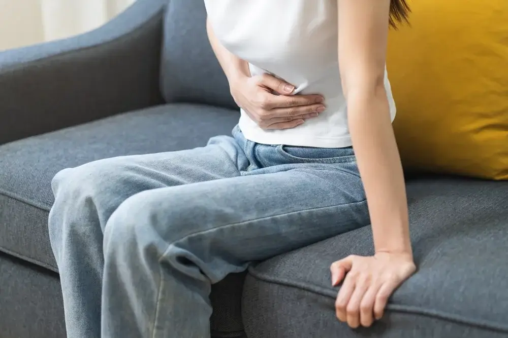 Ilustračné potraviny spôsobujúce intoleranciu, zvýraznené príznaky ako nadúvanie a tráviace ťažkosti